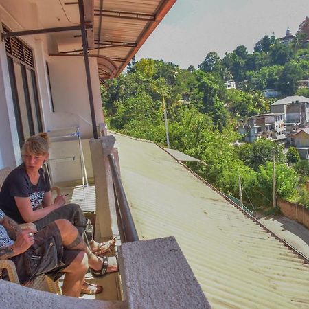 สัตโยทัย เรสซิเดนซ์ Bed & Breakfast แคนดี้ ภายนอก รูปภาพ