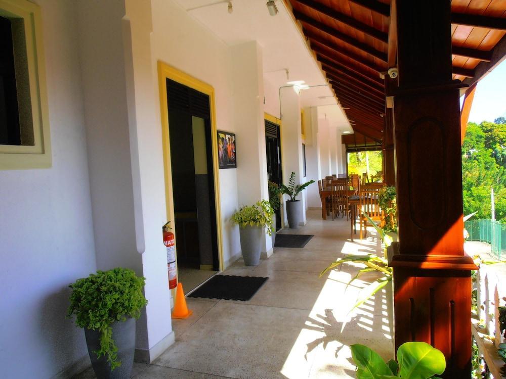 สัตโยทัย เรสซิเดนซ์ Bed & Breakfast แคนดี้ ภายนอก รูปภาพ