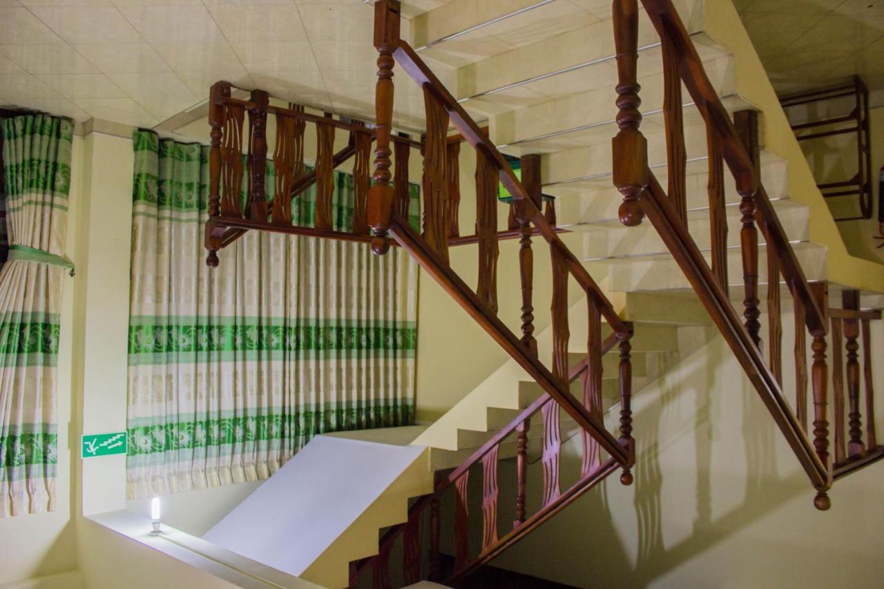 สัตโยทัย เรสซิเดนซ์ Bed & Breakfast แคนดี้ ภายนอก รูปภาพ