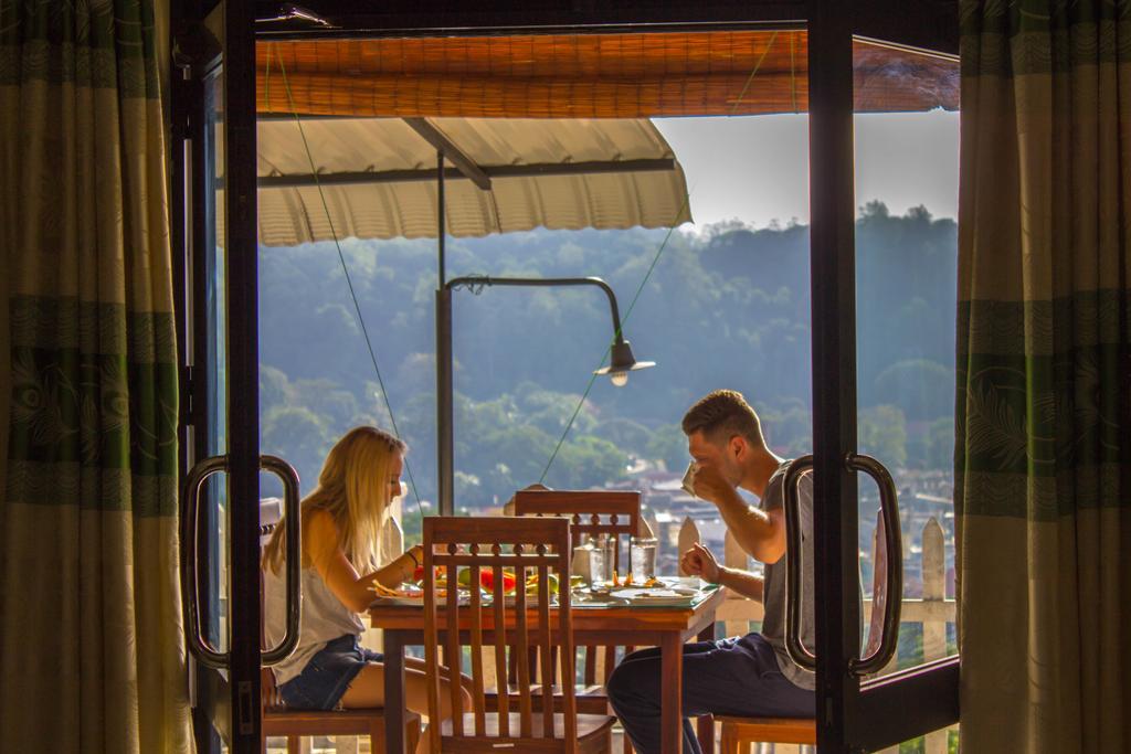 สัตโยทัย เรสซิเดนซ์ Bed & Breakfast แคนดี้ ภายนอก รูปภาพ