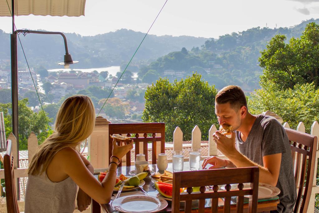 สัตโยทัย เรสซิเดนซ์ Bed & Breakfast แคนดี้ ภายนอก รูปภาพ
