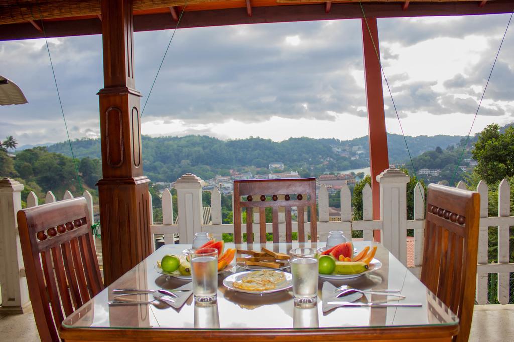 สัตโยทัย เรสซิเดนซ์ Bed & Breakfast แคนดี้ ภายนอก รูปภาพ