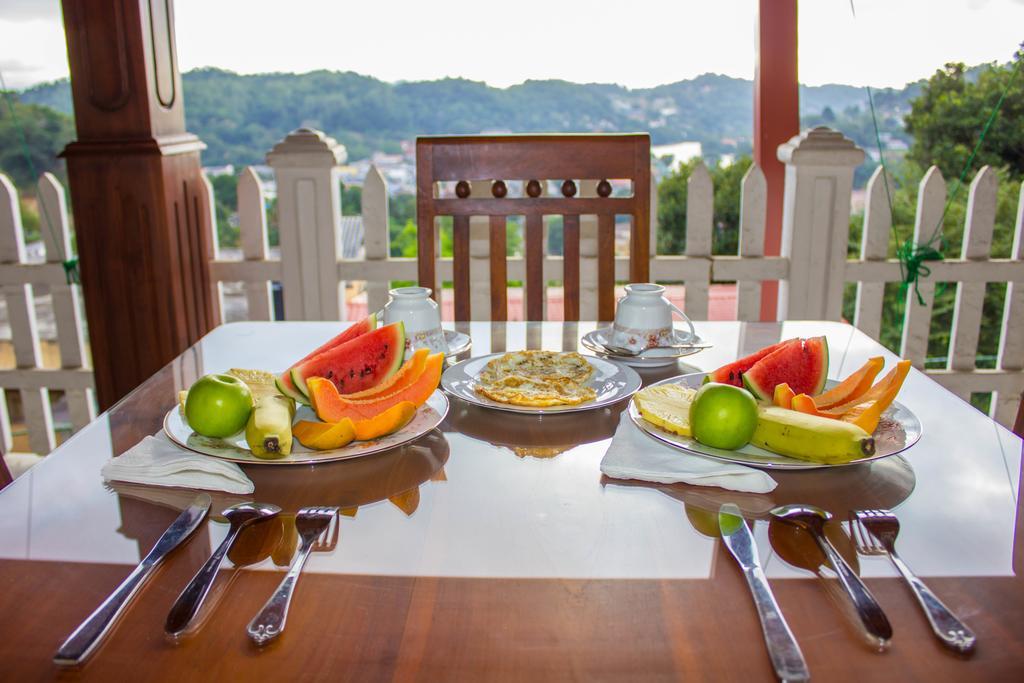 สัตโยทัย เรสซิเดนซ์ Bed & Breakfast แคนดี้ ภายนอก รูปภาพ