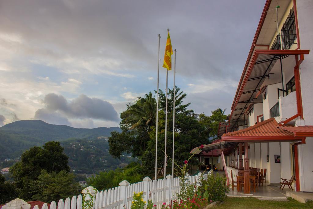 สัตโยทัย เรสซิเดนซ์ Bed & Breakfast แคนดี้ ภายนอก รูปภาพ