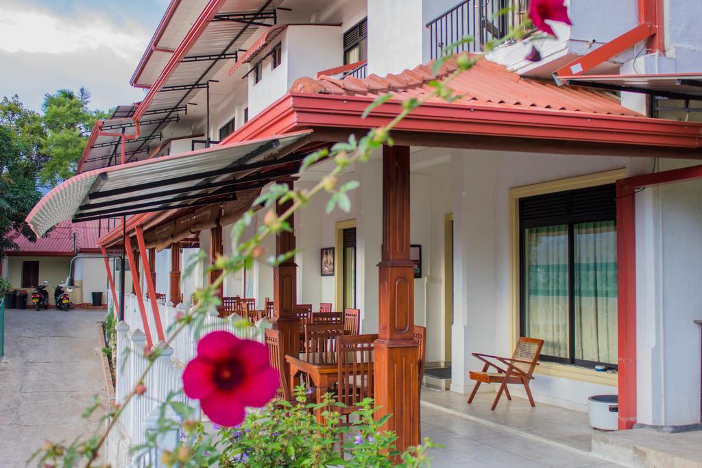 สัตโยทัย เรสซิเดนซ์ Bed & Breakfast แคนดี้ ภายนอก รูปภาพ