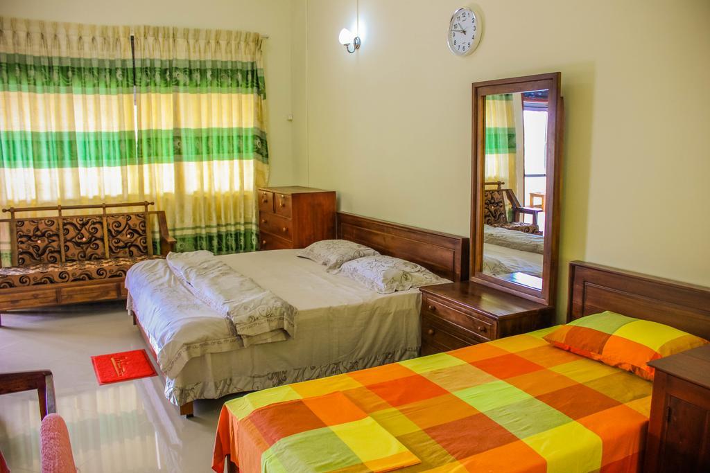 สัตโยทัย เรสซิเดนซ์ Bed & Breakfast แคนดี้ ภายนอก รูปภาพ