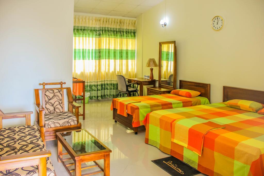 สัตโยทัย เรสซิเดนซ์ Bed & Breakfast แคนดี้ ภายนอก รูปภาพ
