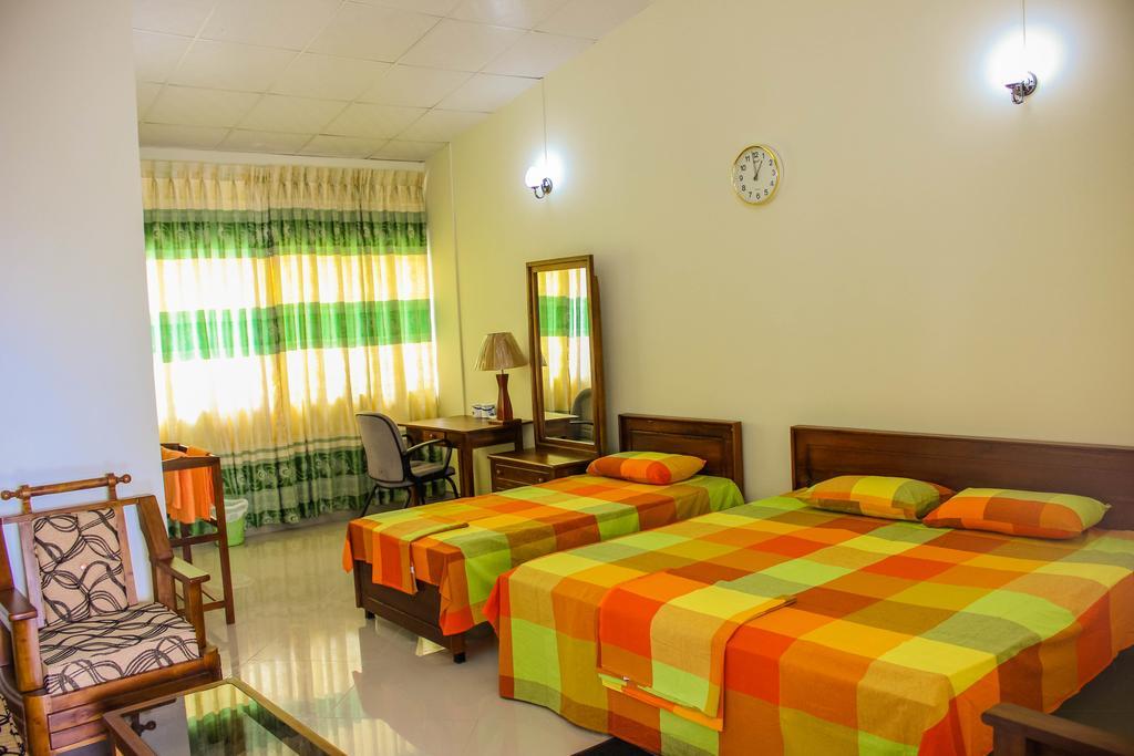 สัตโยทัย เรสซิเดนซ์ Bed & Breakfast แคนดี้ ภายนอก รูปภาพ