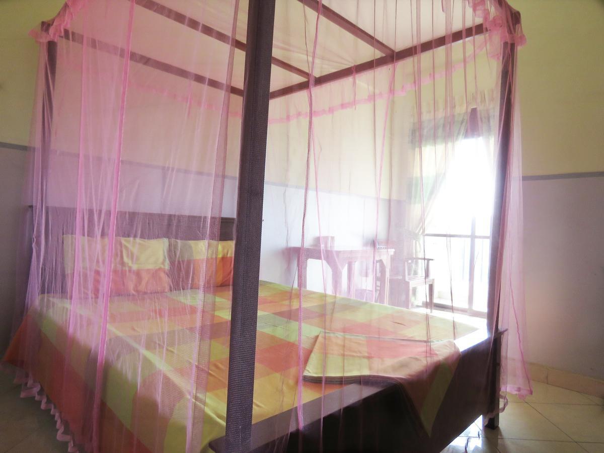 สัตโยทัย เรสซิเดนซ์ Bed & Breakfast แคนดี้ ภายนอก รูปภาพ