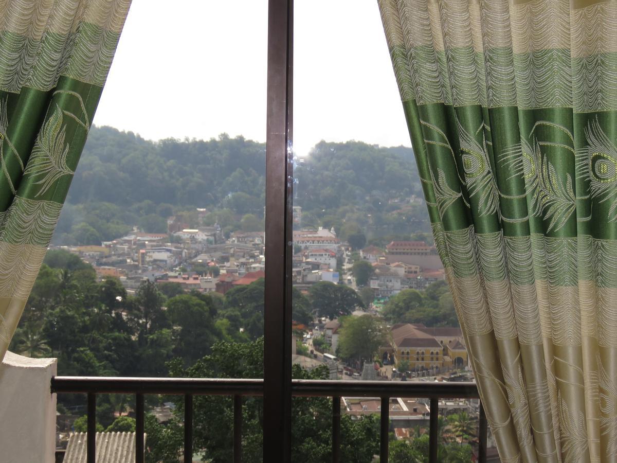 สัตโยทัย เรสซิเดนซ์ Bed & Breakfast แคนดี้ ภายนอก รูปภาพ