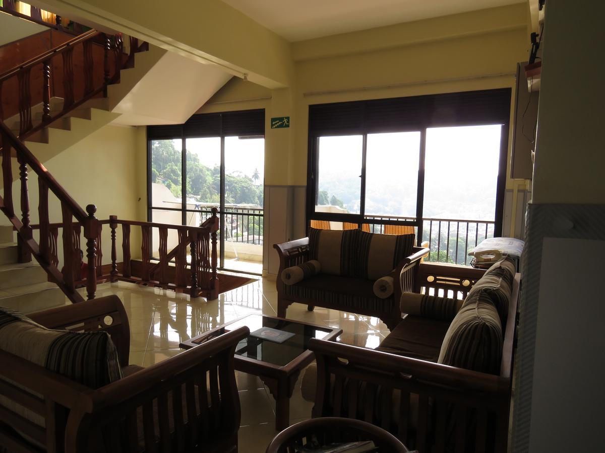 สัตโยทัย เรสซิเดนซ์ Bed & Breakfast แคนดี้ ภายนอก รูปภาพ